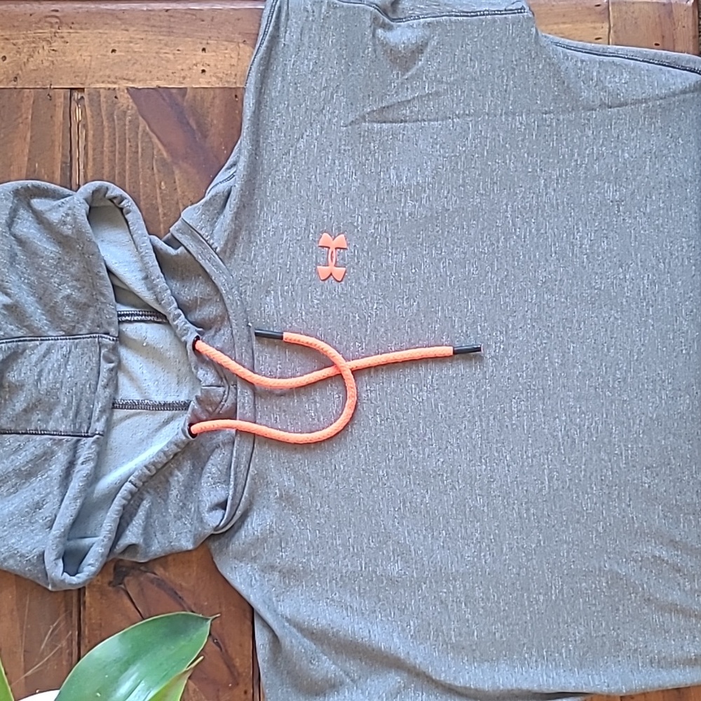 EUC UnderArmour Pullover XS